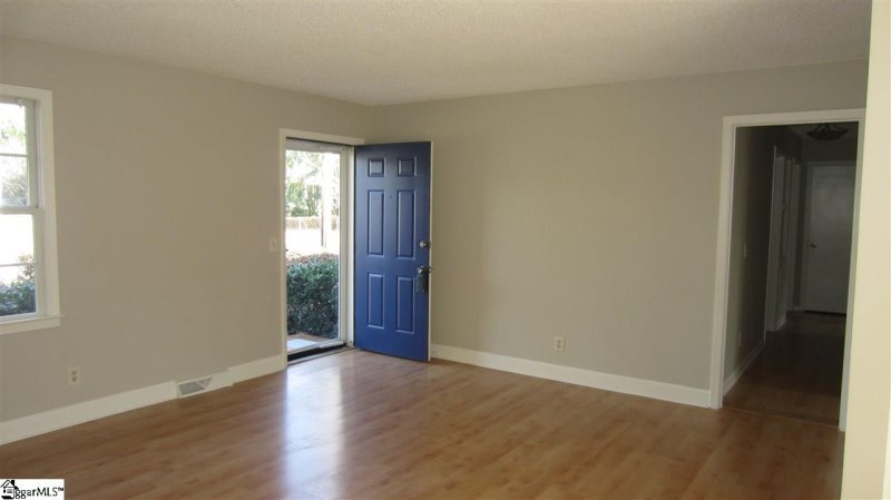 Property image 3 at 2 Bridges Avenue, Taylors, SC 29687