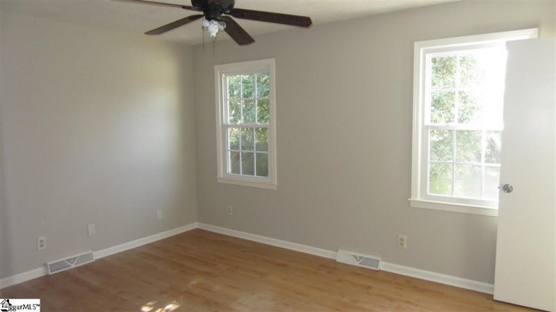 Property image 5 at 2 Bridges Avenue, Taylors, SC 29687