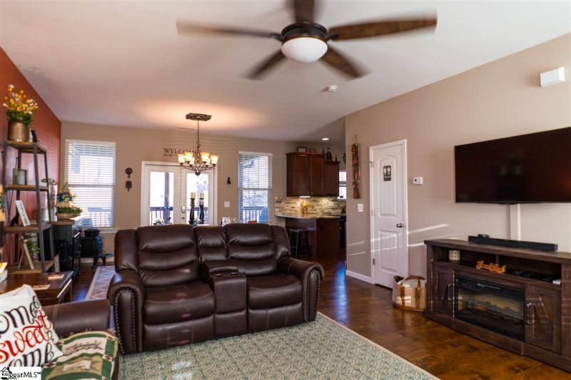 Property image 3 at 147 Autumn Hill Road, Greer, SC 29651-1433