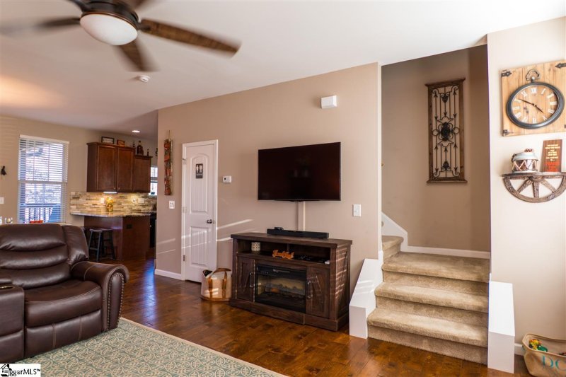 Property image 4 at 147 Autumn Hill Road, Greer, SC 29651-1433