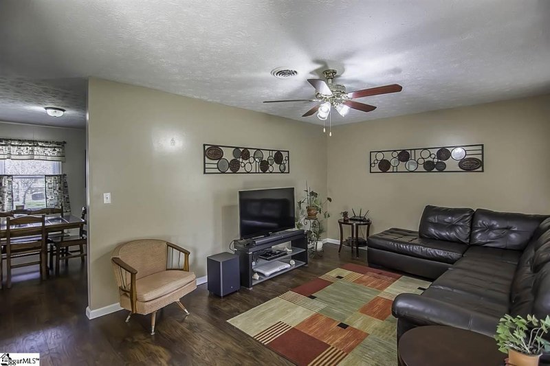 Property image 2 at 4 Gavin Place, Taylors, SC 29687