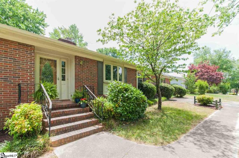 Property image 3 at 102 Dexter Drive, Taylors, SC 29687