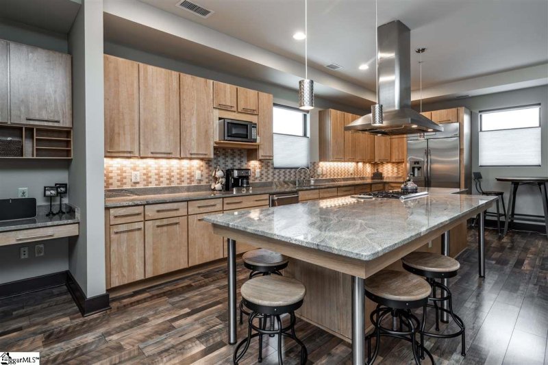 Property image 2 at 400 E McBee Avenue, Greenville, SC 29601