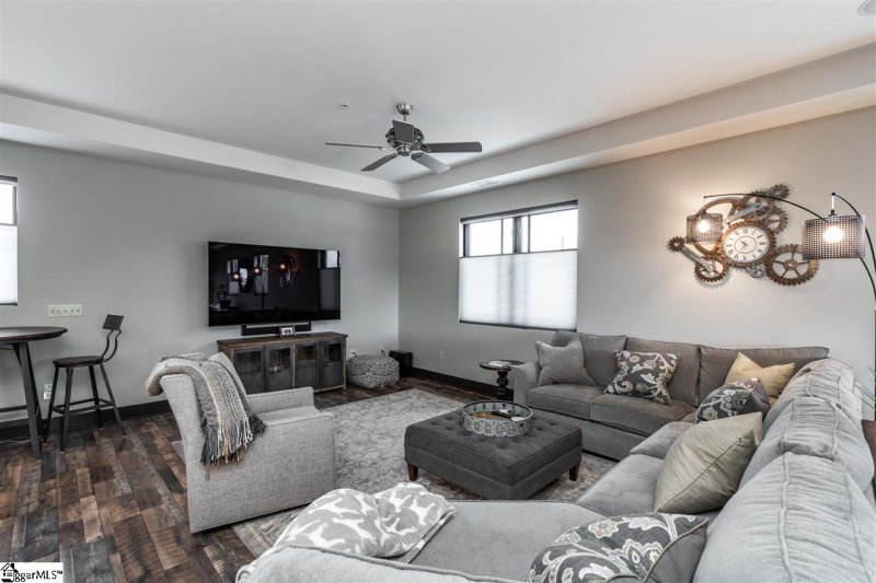 Property image 3 at 400 E McBee Avenue, Greenville, SC 29601