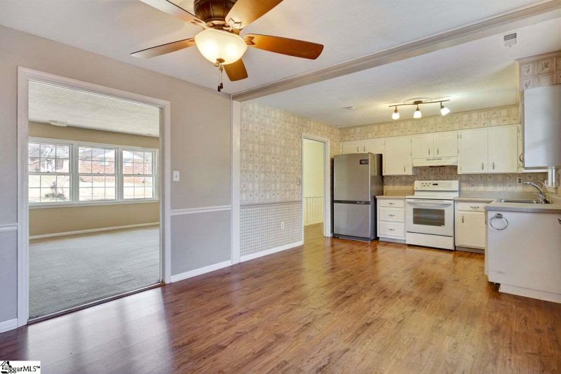 Property image 2 at 132 Hendrix Drive, Boiling Springs, SC 29316-8384