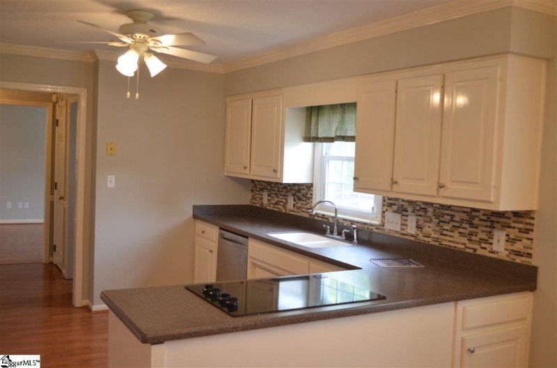 Property image 5 at 218 E Autumn Ridge Road, Moore, SC 29369