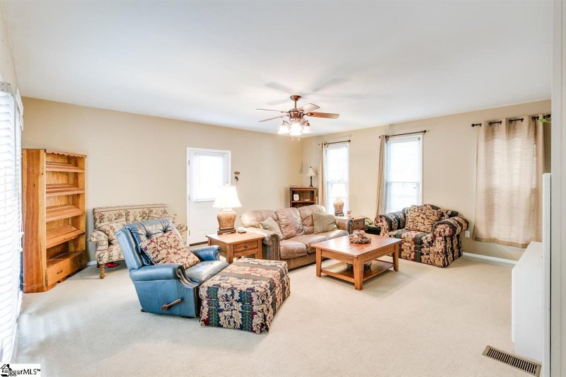 Property image 2 at 405 Halifax Drive, Greenville, SC 29615