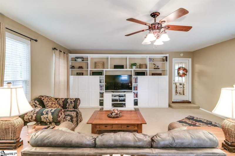 Property image 3 at 405 Halifax Drive, Greenville, SC 29615