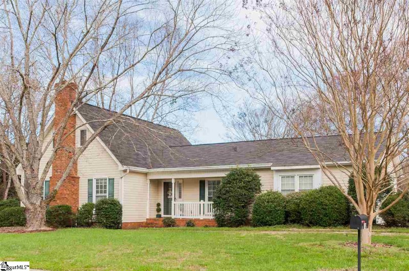 Property image 2 at 10 Bernwood Drive, Taylors, SC 29687