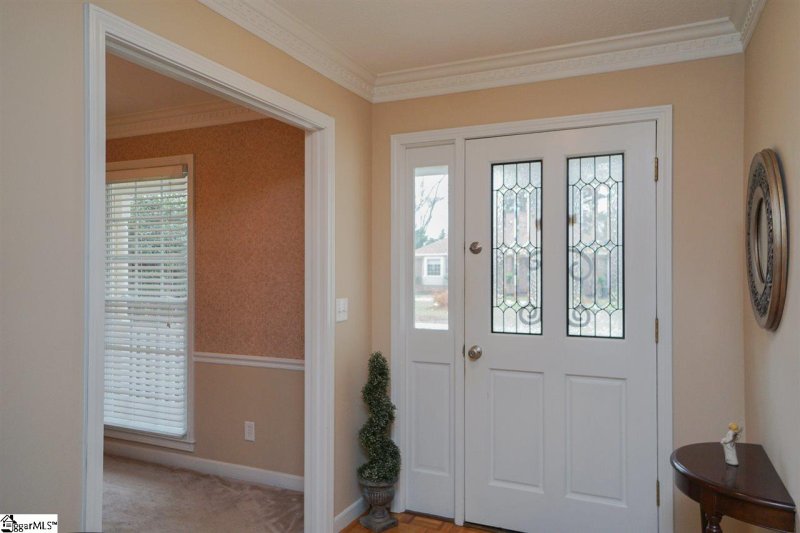 Property image 3 at 10 Bernwood Drive, Taylors, SC 29687