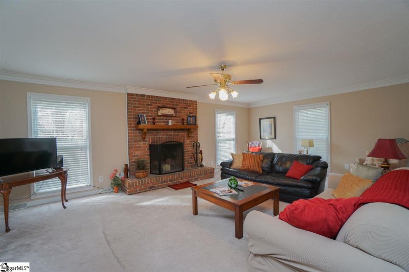 Property image 5 at 10 Bernwood Drive, Taylors, SC 29687