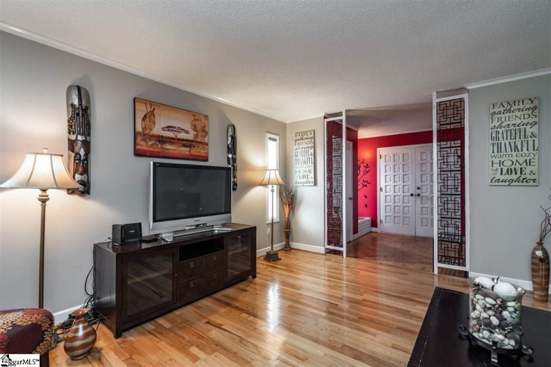 Property image 4 at 210 Woodbury Circle, Taylors, SC 29687