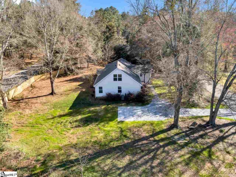 Property image 2 at 102 Crawford Lake Drive, Easley, SC 29642