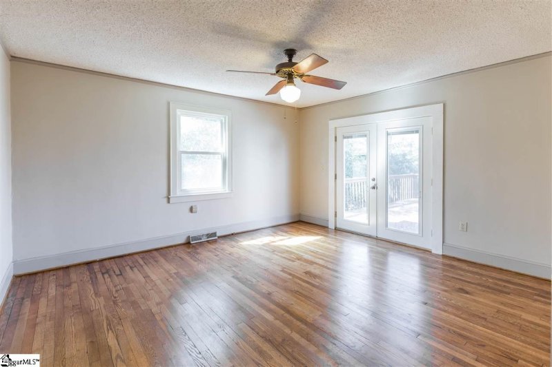 Property image 3 at 127 Knollwood Lane, Greenville, SC 29607