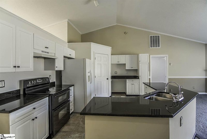 Property image 2 at 8 Wake Forest Way, Mauldin, SC 29662