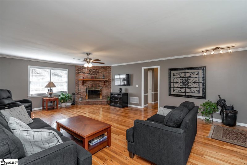 Property image 2 at 102 Mill Estates Road, Taylors, SC 29687