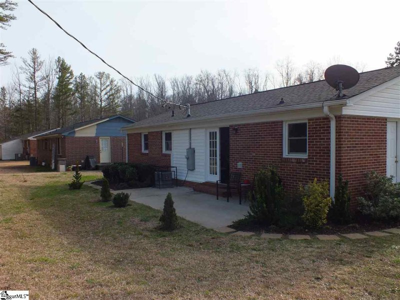 Property image 3 at 214 Brooklawn Drive, Fountain Inn, SC 29644