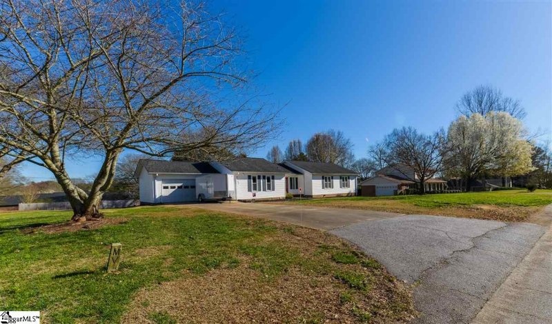 Property image 3 at 116 Caradale Way, Easley, SC 29640