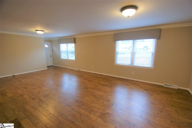 Property image 3 at 3 Sandringham Road, Taylors, SC 29687