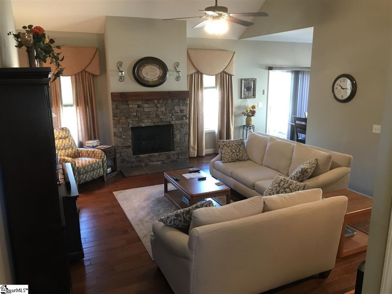 Property image 3 at 296 Autumn Glen Drive, Spartanburg, SC 29303