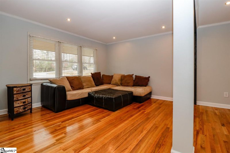 Property image 2 at 140 Woodridge Circle, Greenville, SC 29607