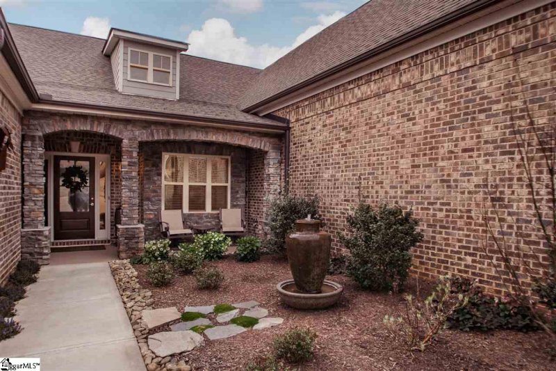 Property image 3 at 300 Tuxedo Lane, Greer, SC 29651