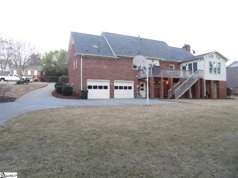 Property image 2 at 106 Chestnut Oaks Circle, Simpsonville, SC 29681