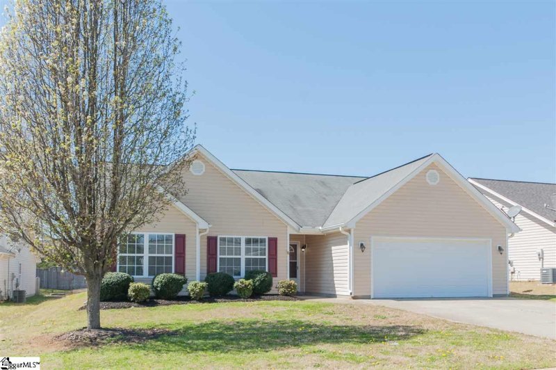 Property image 2 at 104 Landing Lane, Simpsonville, SC 29681