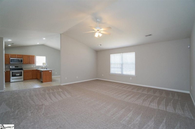 Property image 4 at 104 Landing Lane, Simpsonville, SC 29681