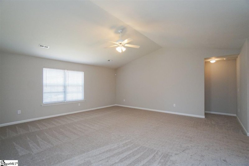 Property image 5 at 104 Landing Lane, Simpsonville, SC 29681