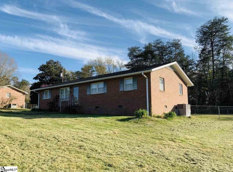 Property image 2 at 339 Lakeview Drive, Liberty, SC 29657