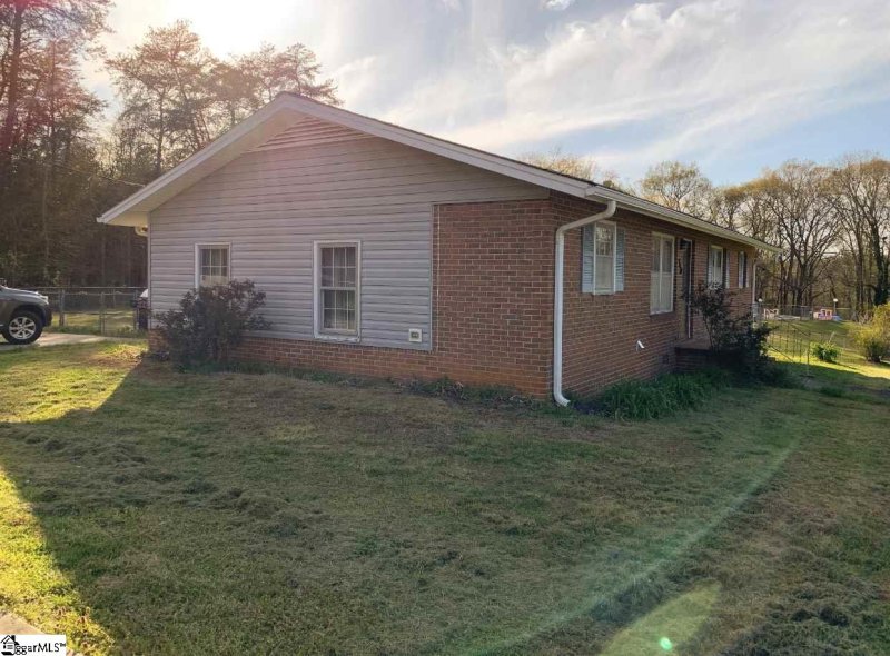 Property image 3 at 339 Lakeview Drive, Liberty, SC 29657