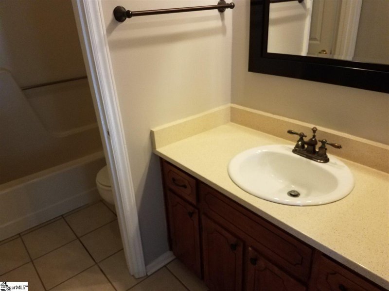 Property image 3 at 127 Shadytree Drive, Taylors, SC 29687