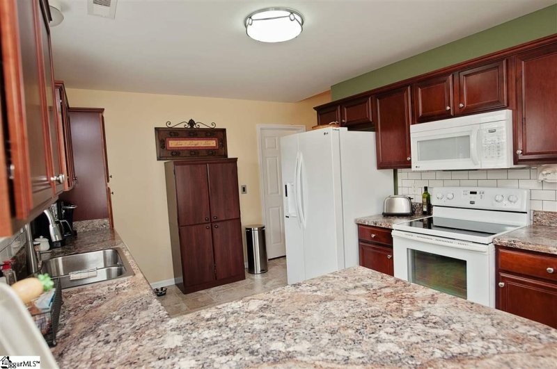 Property image 3 at 20 Jessica Way, Greer, SC 29651