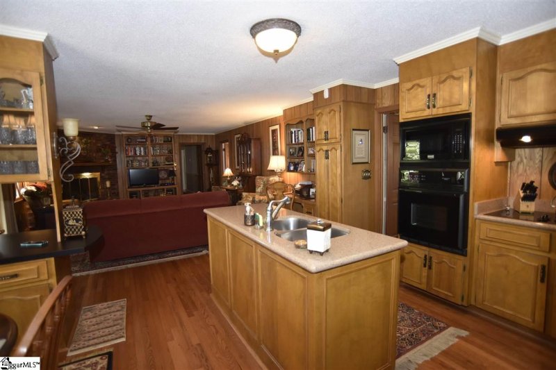 Property image 3 at 110 Ascot Drive, Greer, SC 29651
