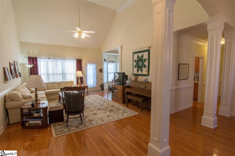 Property image 2 at 6 Glencreek Drive, Greer, SC 29650