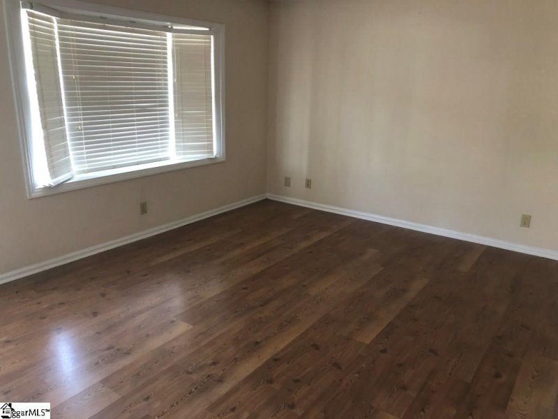 Property image 2 at 108 Shady Tree Drive, Taylors, SC 29687