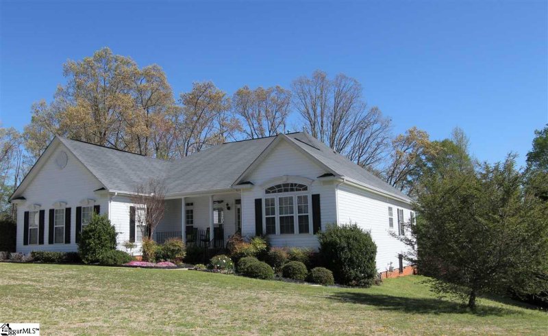 Property image 2 at 105 Hydrangea Way, Simpsonville, SC 29681