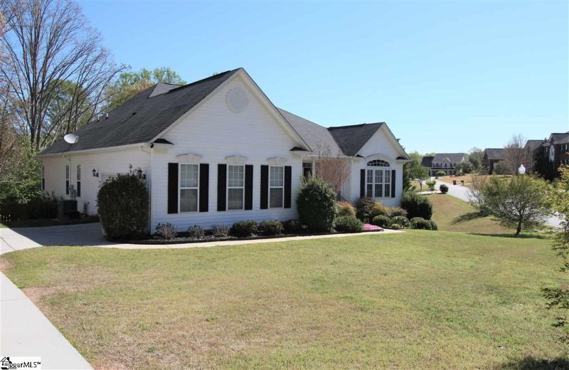 Property image 3 at 105 Hydrangea Way, Simpsonville, SC 29681