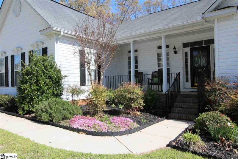 Property image 4 at 105 Hydrangea Way, Simpsonville, SC 29681
