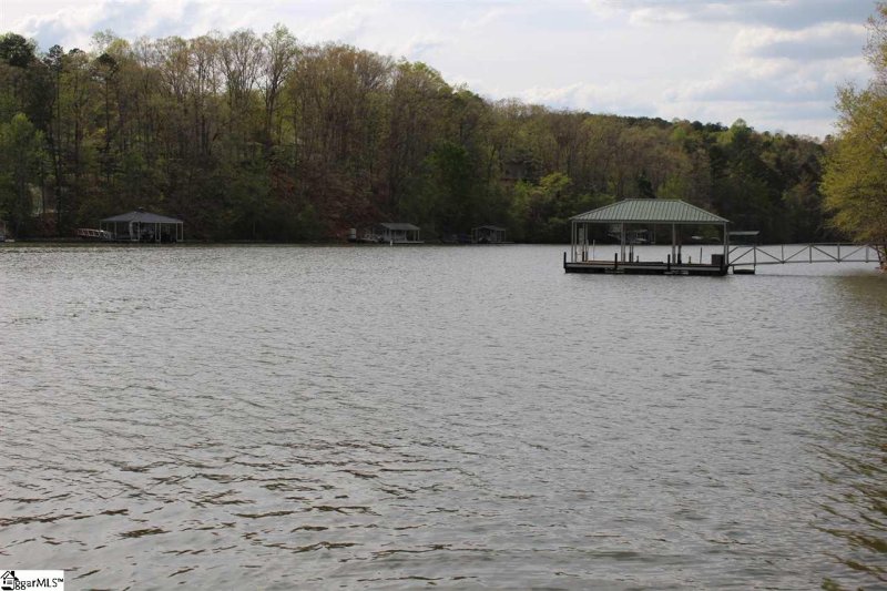 Property image 4 at 115 W Waters Edge Lane, West Union, SC 29696