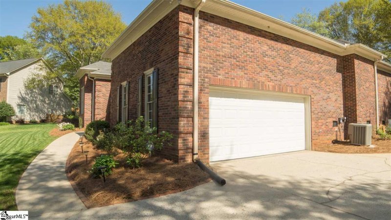 Property image 2 at 409 Crandall Drive, Greenville, SC 29607