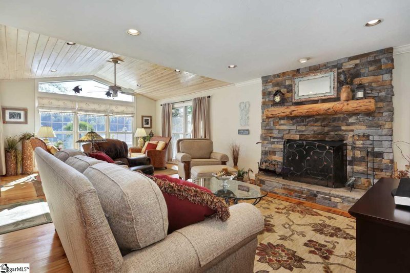 Property image 4 at 345 Jumping Branch Road, Tamassee, SC 29686