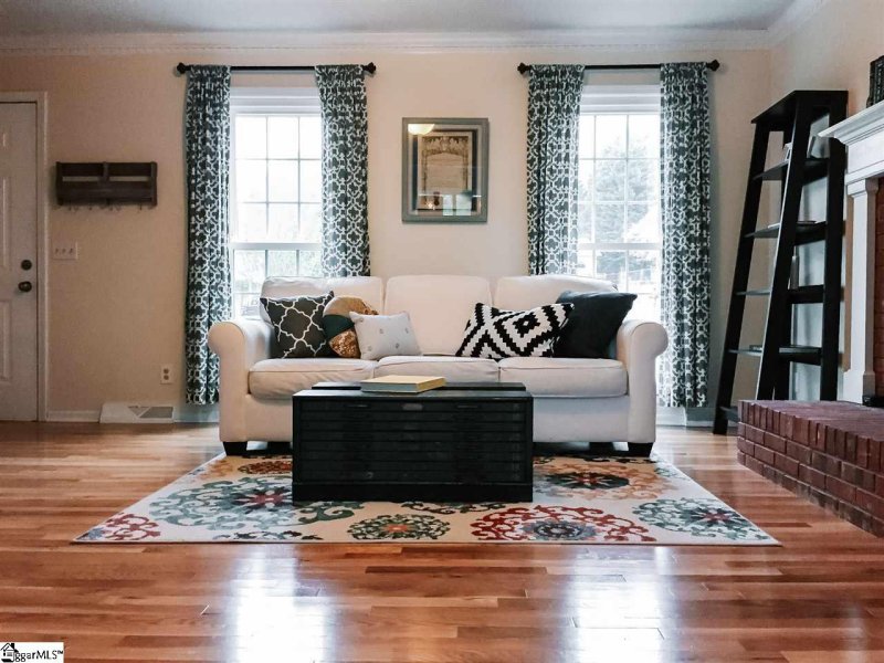 Property image 2 at 14 E Mill Court, Taylors, SC 29687