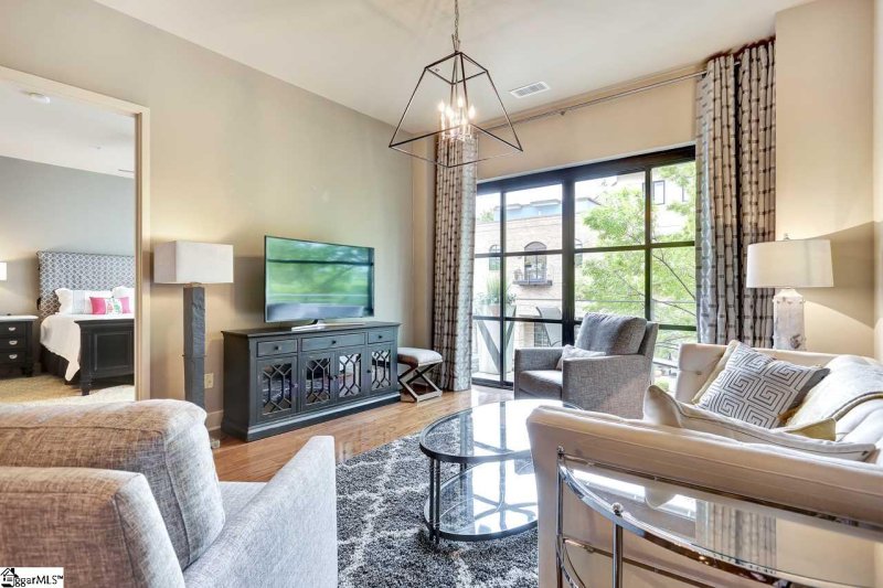 Property image 2 at 400 E McBee Avenue, Greenville, SC 29601