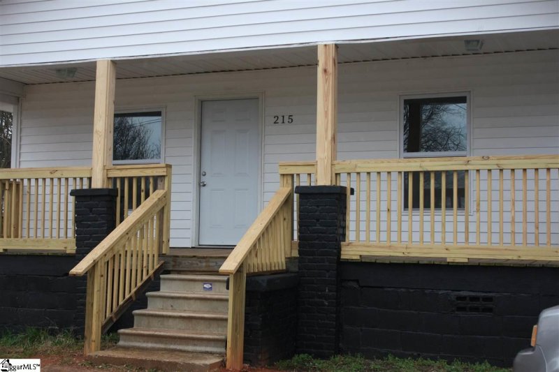 Property image 2 at 215 Heatherly Drive, Greenville, SC 29611