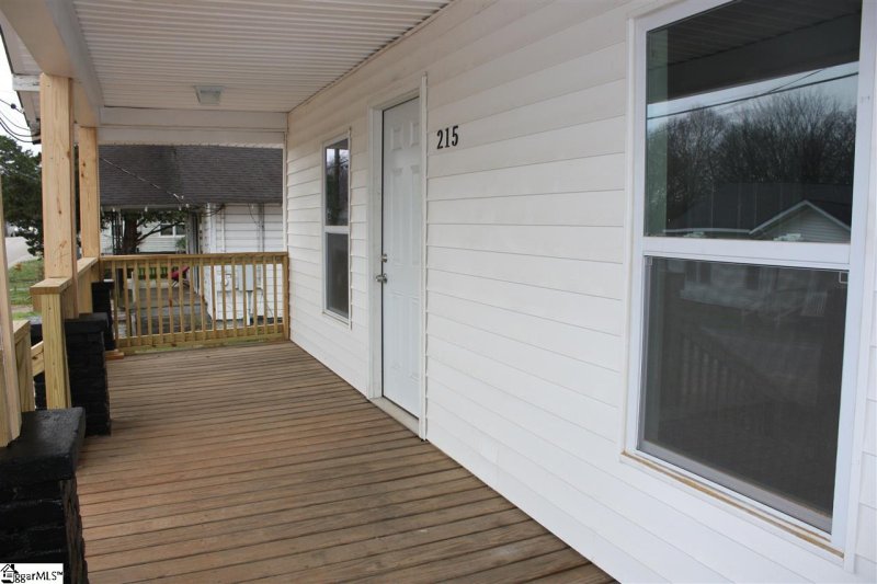 Property image 3 at 215 Heatherly Drive, Greenville, SC 29611