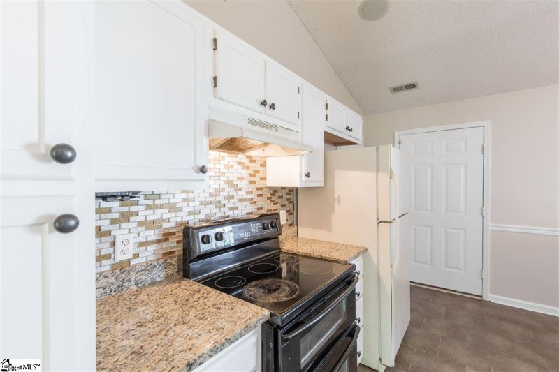 Property image 3 at 400 Hill Lane, Mauldin, SC 29662