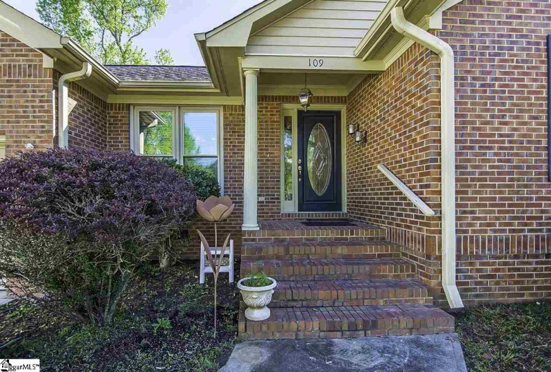 Property image 2 at 109 Saint Charles Court, Moore, SC 29369