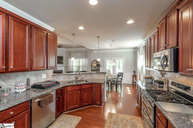 Property image 3 at 111 S Radcliff Way, Spartanburg, SC 29301